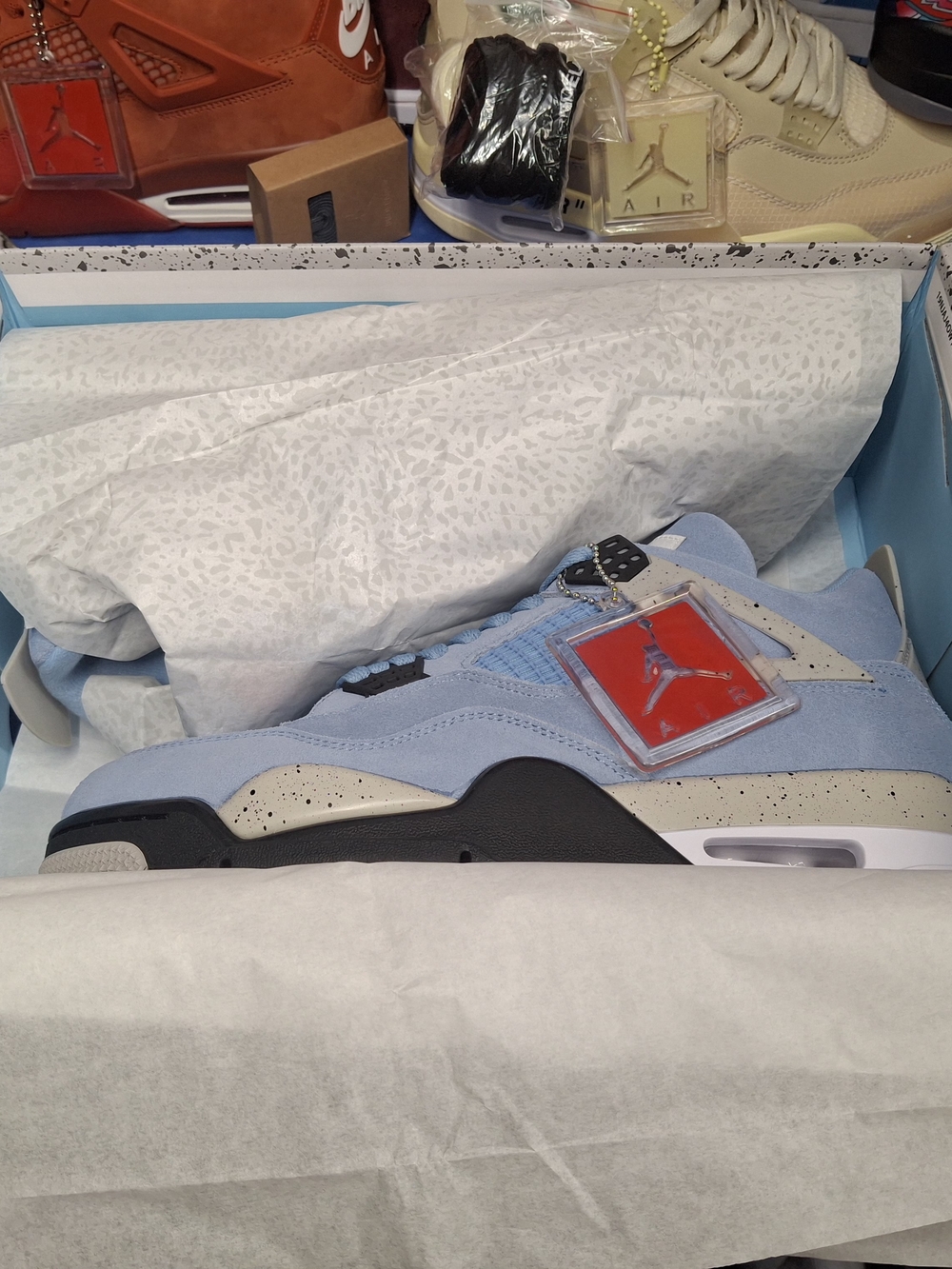 Jordan 4 Retro Univesity Blue